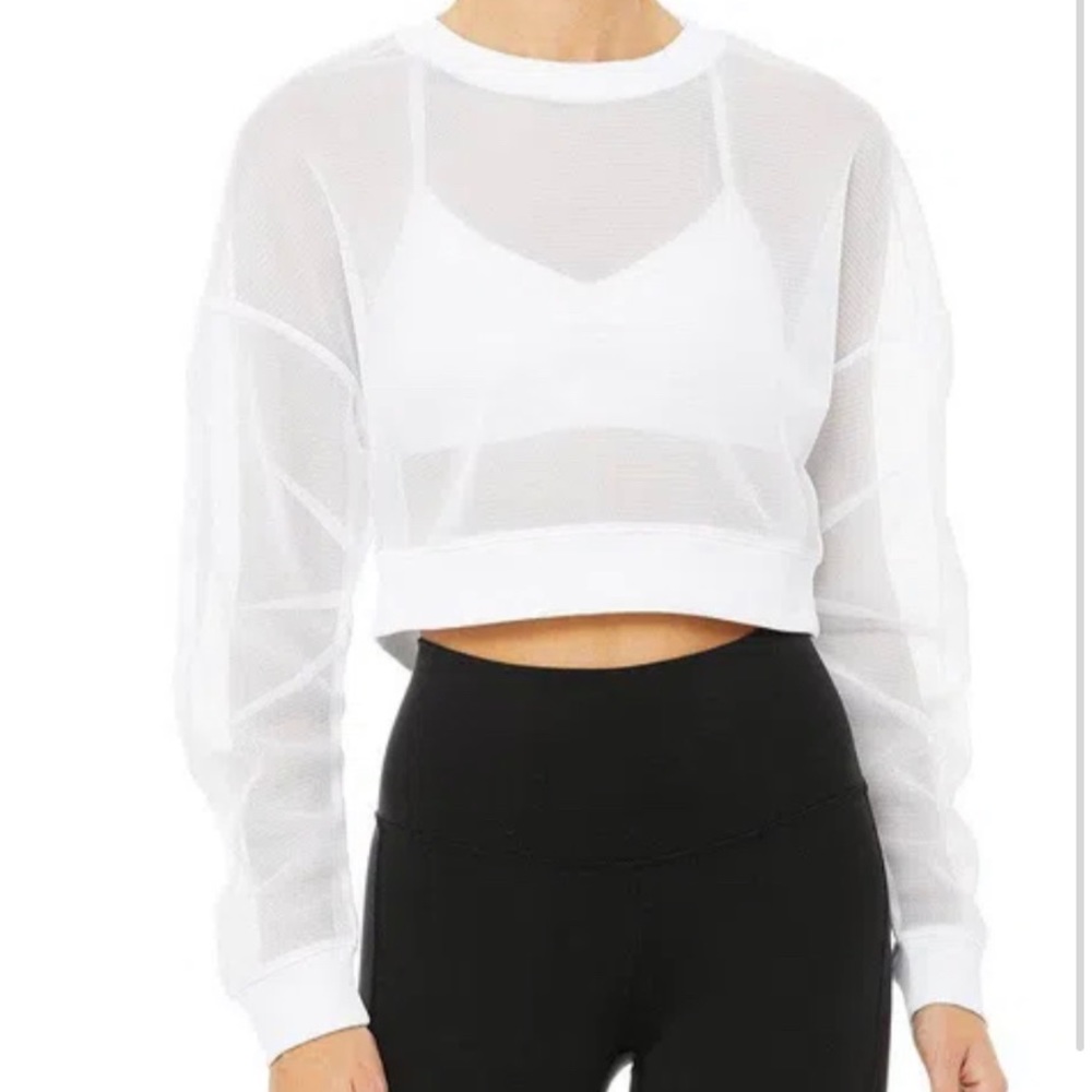Alo Yoga. Row long sleeve sweater. Ruched detail on sleeve. Never worn!
